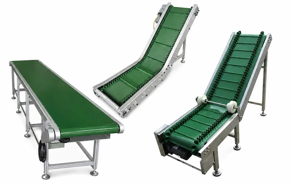 The skirt belt conveyor combines a durable belt with flexible corrugated sidewalls and transverse cleats to retain material during horizontal and inclined transport. It is suitable for chips, components, granules and bulk materials where product containment and clean transfer are required.