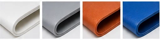 Correias de silicone em close-up nas cores branco, cinza, laranja e azul