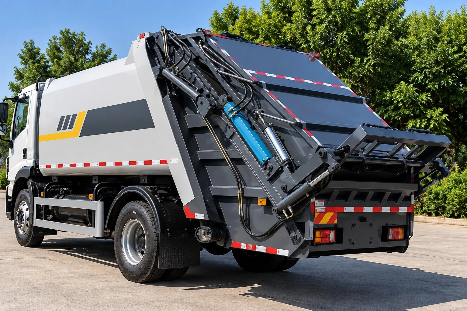 Caminhão compactador de lixo New Energy — vista traseira do sistema de compactação