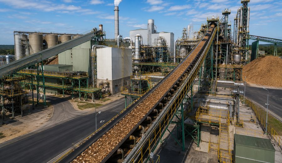 Correia transportadora industrial em planta